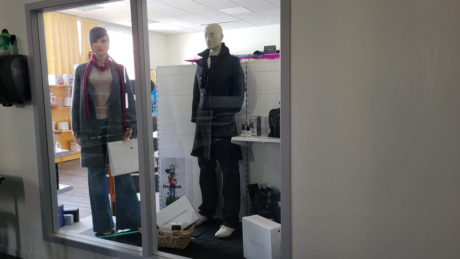 Vitrine du magasin d'application des élèves de CAP EPC