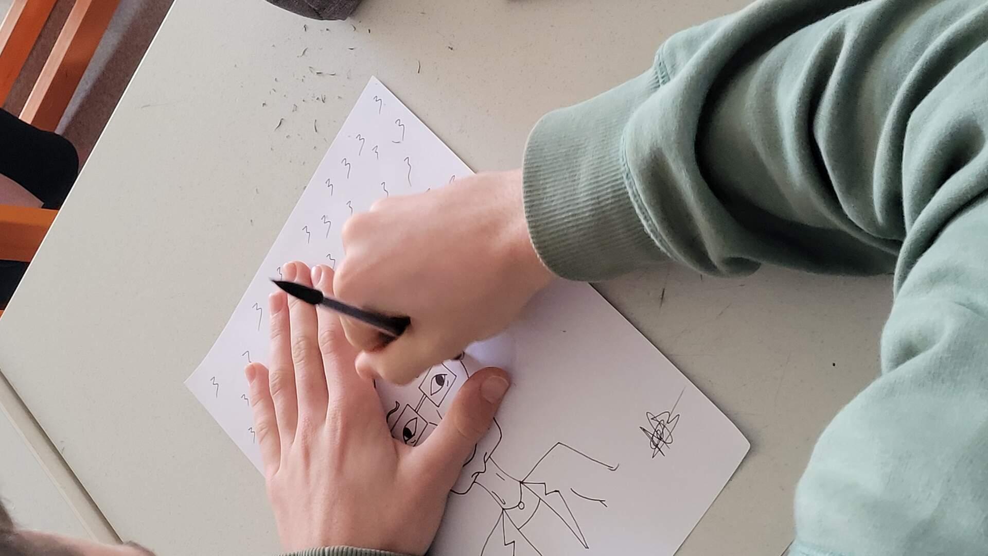 Essai de dessin de visage à partir de formes géométriques